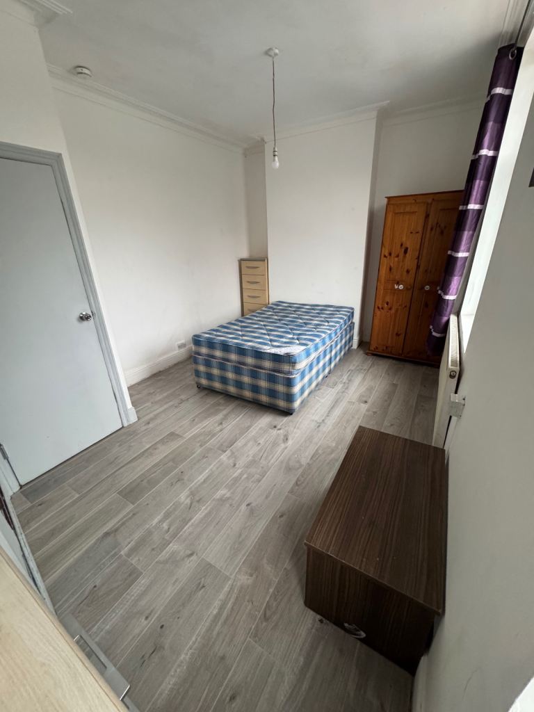 Double Room TO LET / rent | Bills Included | Longsight M12 / M13