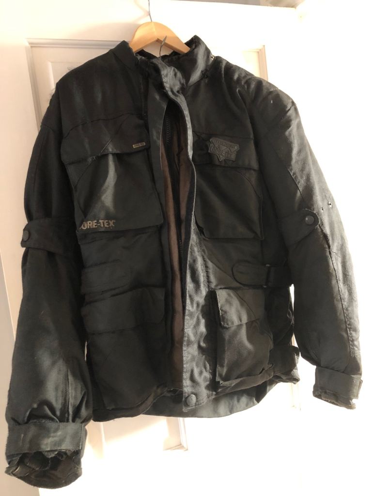 Mens black, size XL Frank Thomas matching Jacket and trousers, Goretex