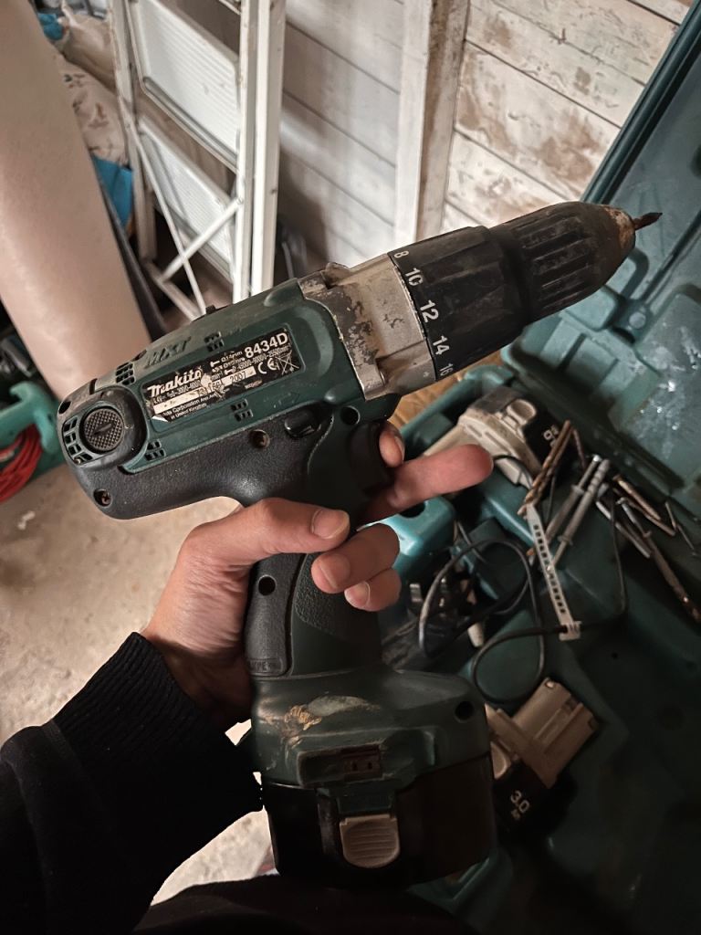 Makita 6434D Cordless Drill Kit with Charger and Batteries