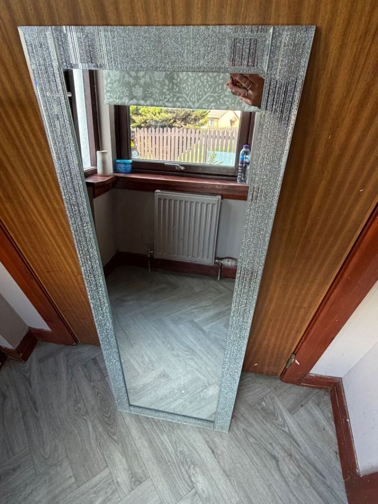 Glitter effect mirror