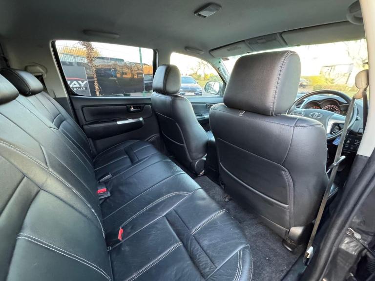 2015 Toyota Hilux Invincible D/Cab Pick Up 3.0 D-4D 4WD 171 Auto PICK UP DIESEL Automatic