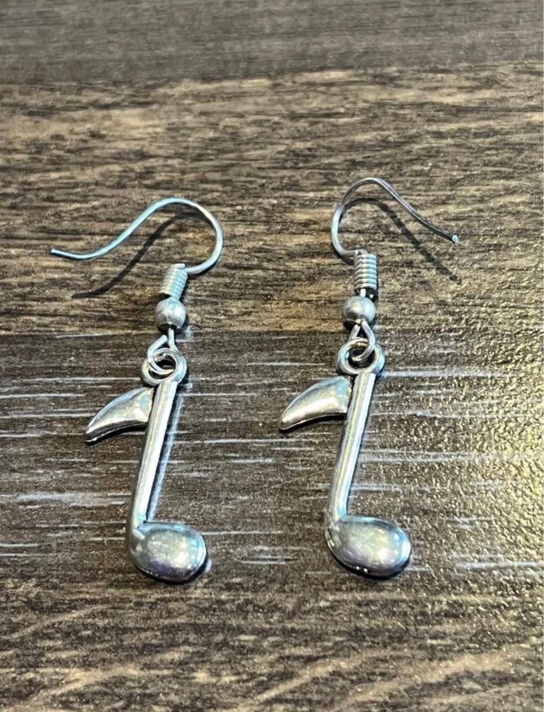 Music 🎵 note 🎶 earrings. £3. Can post or collect from Tqy