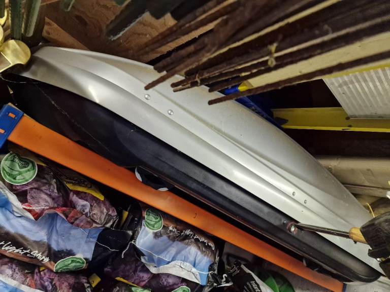 THULE Atlantis 200 roof box 440 litre silver & black