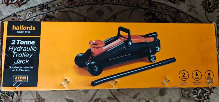 Halfords 2 Tonne Trolley Jack - Excellent pre-owned condition