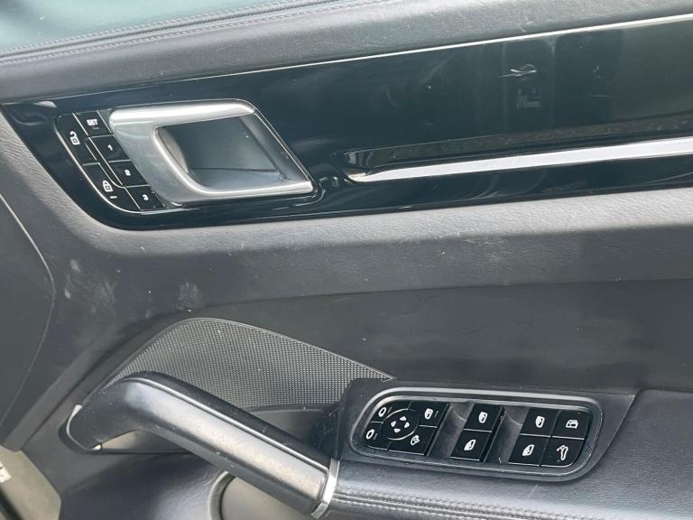 2019 Porsche Cayenne E-Hybrid 5dr Tiptronic S COUPE PETROL/ELECTRIC Automatic