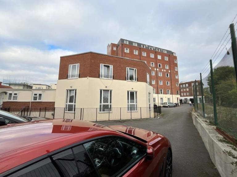 Self-Contained Studio – Hendon NW4 - Close To Underground – All Bills Included