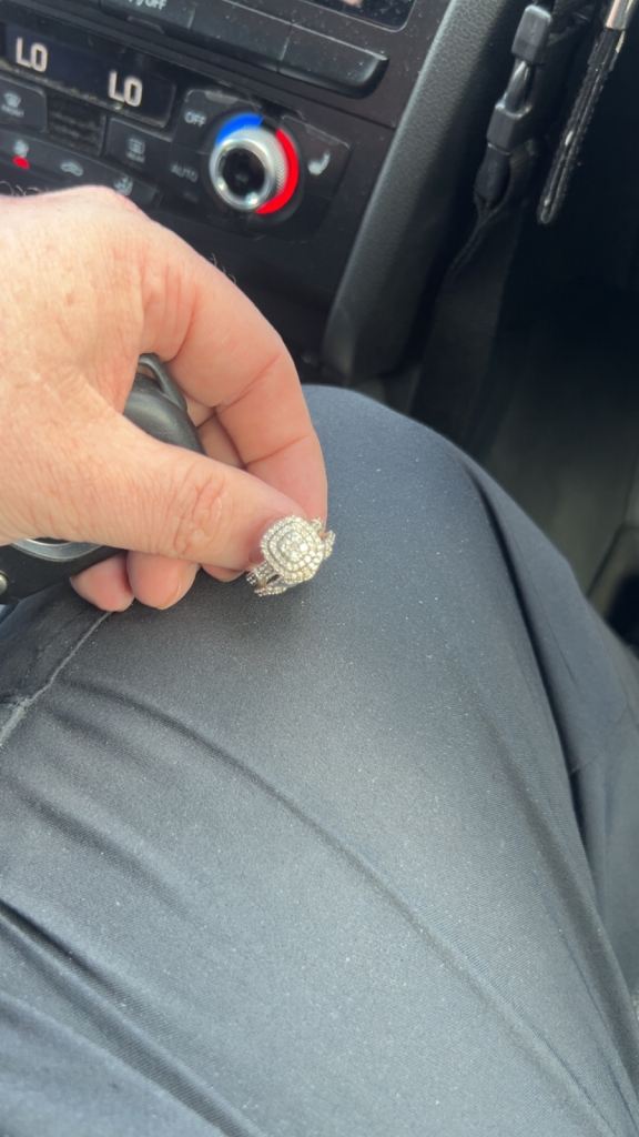 Diamond engagement ring 