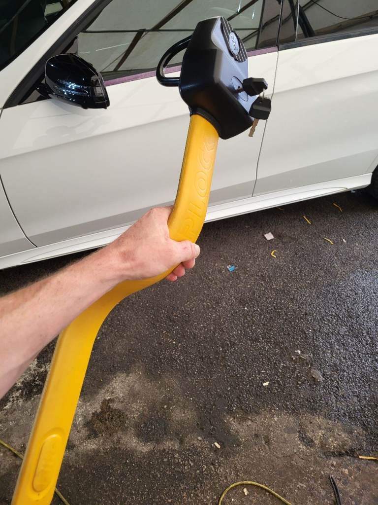 Vehicle steering lock
