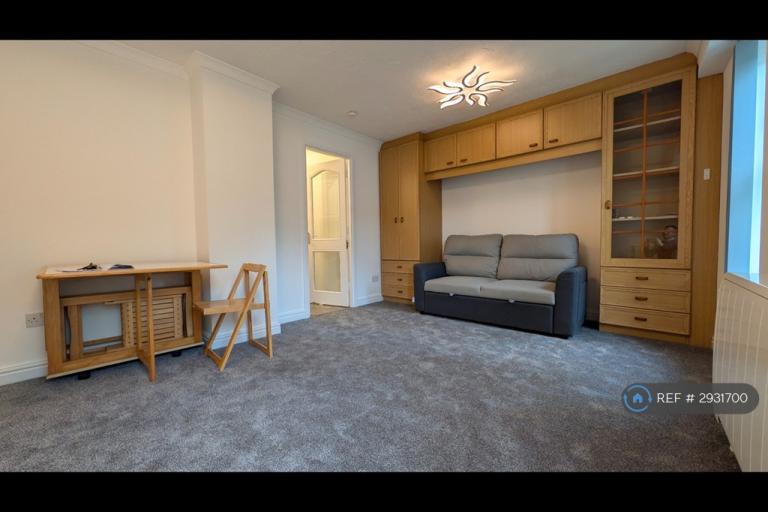 Studio flat in Compass House, Plymouth, PL4 (#2931700)