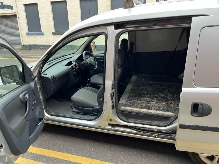 VAUXHALL COMBO VAN 1.3 CDTI DIESEL *ROOF RACK + FLASHING BEACON + SIDE LOADING DOOR* STAR SILVER