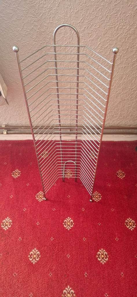 Dvd stand holds 30 dvds In great condition 