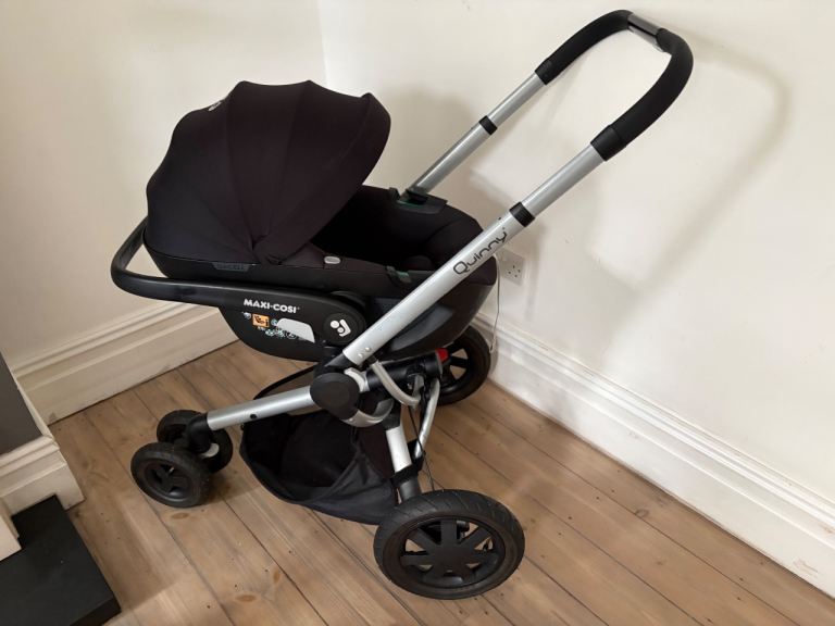 Quinny frame + Maxi Cosi Pebbel car seat 