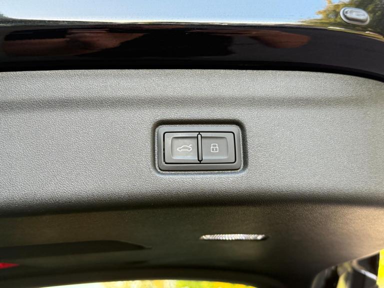 2025 Audi Q6 e-tron 83kWh S line SUV 5dr Electric Auto (252 ps) ESTATE Electric Automatic