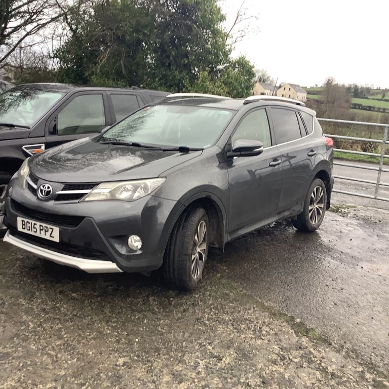 Toyota rav 4 2.2 d4d breaking for parts 2015