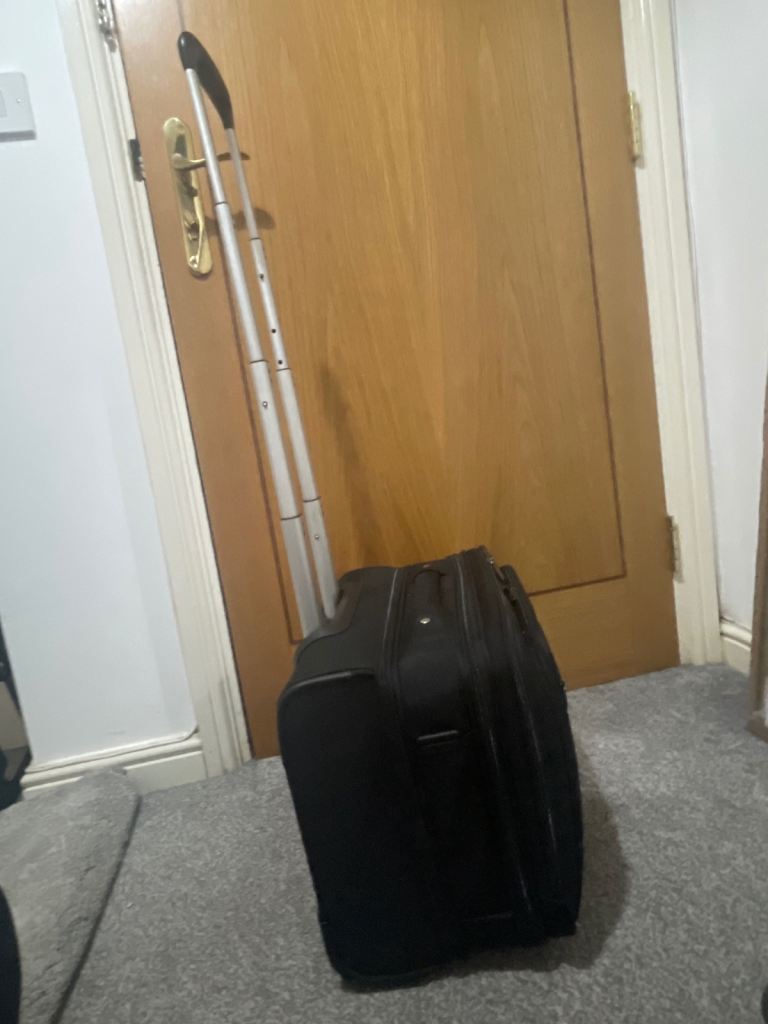 Travel Suitcase,Wheels,Telescopic ,Padded Compartment for a 15.6” Laptop - Bla