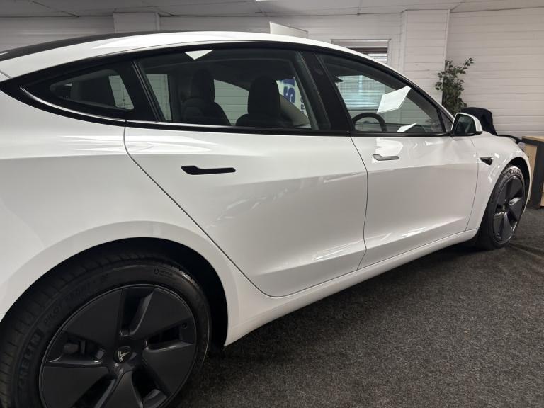 TESLA MODEL 3 Standard Range Plus 2021