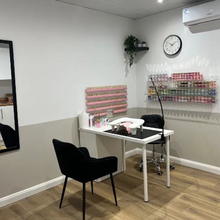 Nail/beauty salon with two treatment rooms in Holborn