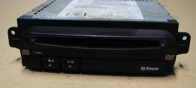 2005 CHRYSLER GRAND VOYAGER CD DVD PLAYER 05080687AA