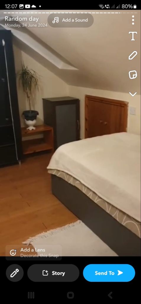 En-suite double room with own kitchenette for single occupancy Postcode E11 4EQ