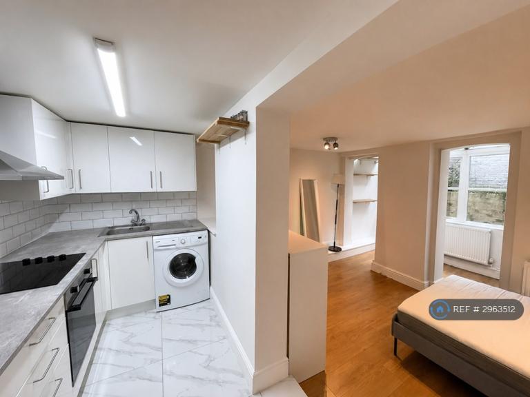 Studio flat in Pratt Street, London, NW1 (#2963512)
