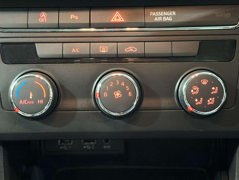 2019 SEAT Leon 1.0 TSI SE Dynamic [EZ] 5dr HATCHBACK PETROL Manual