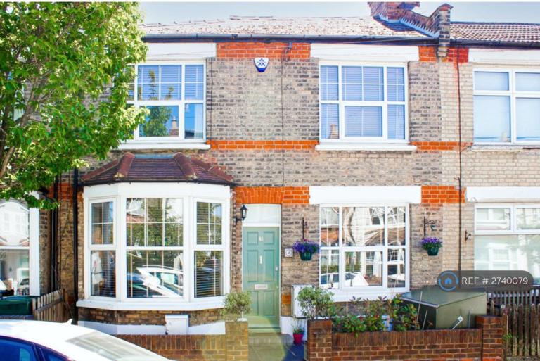 3 bedroom house in Leopold Road, London, N2 (3 bed) (#2740079)