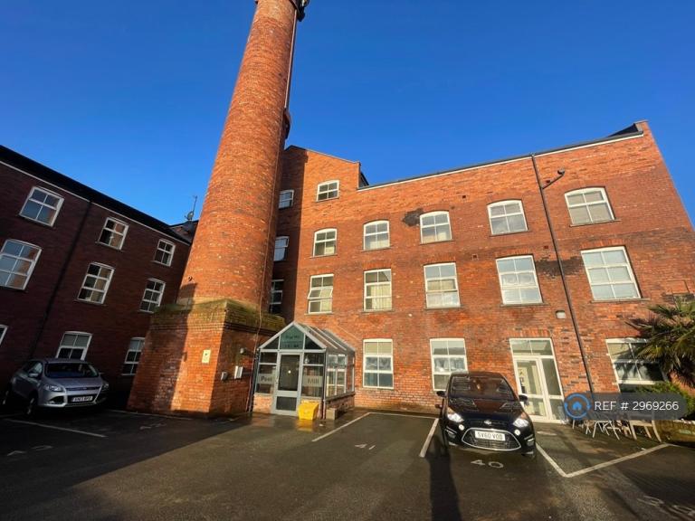 2 bedroom flat in Commercial Street, Morley, LS27 (2 bed) (#2969266)