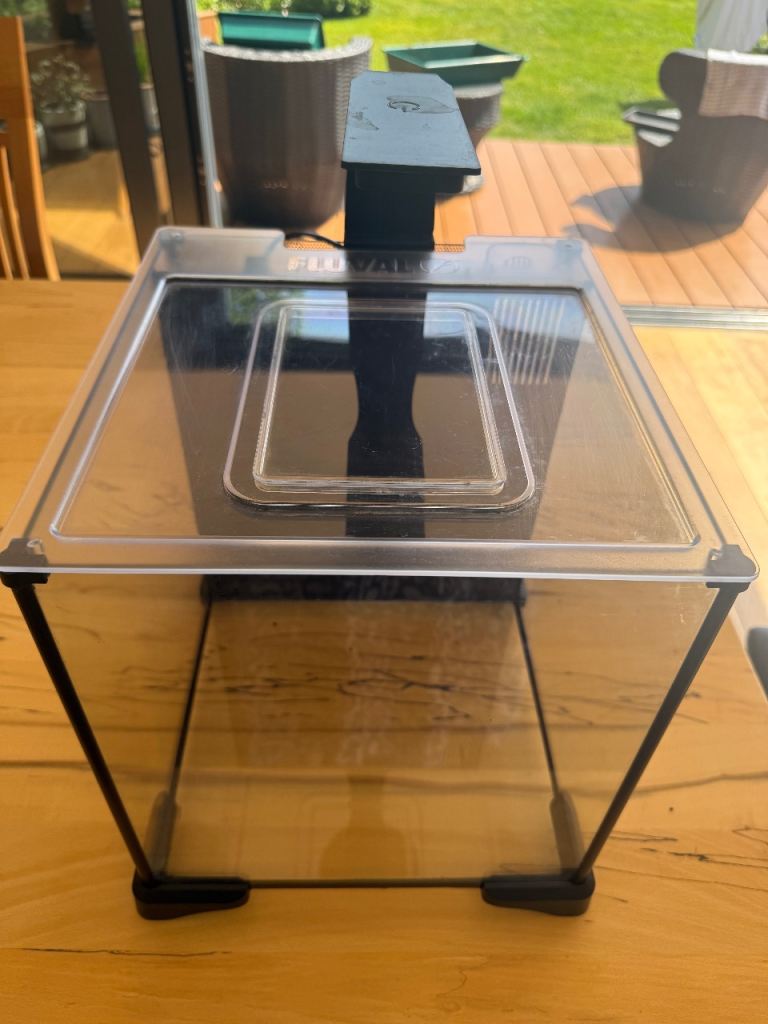 Fluval Betta Aquarium Kit 20 Litres with various accessories, additional filters etc