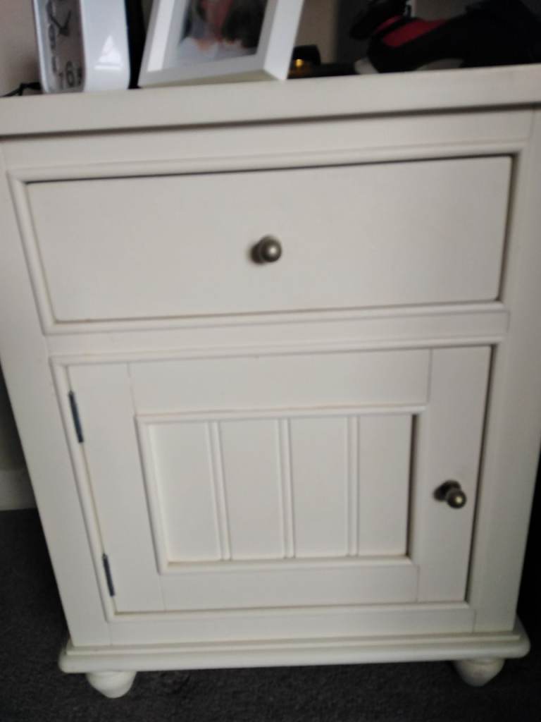 Bedside cabinets