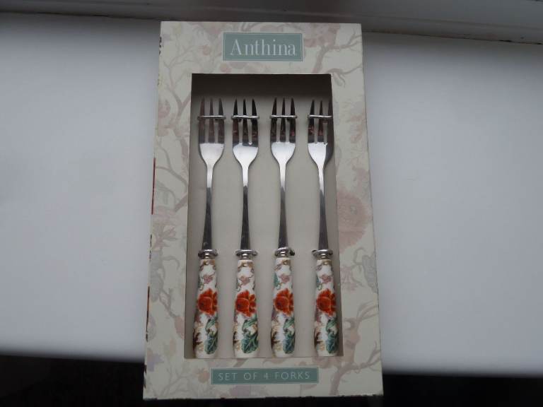 Boxed set of 4 x pastry forks, from the Leonardo range