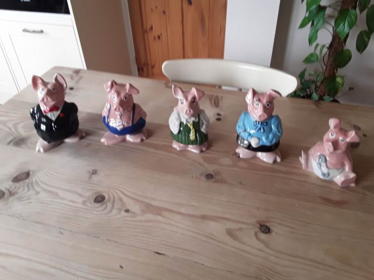 2  SETS OF 5 ORIGINAL  WADE NAT WEST PIGGY BANKS VERY COLLECTABLE