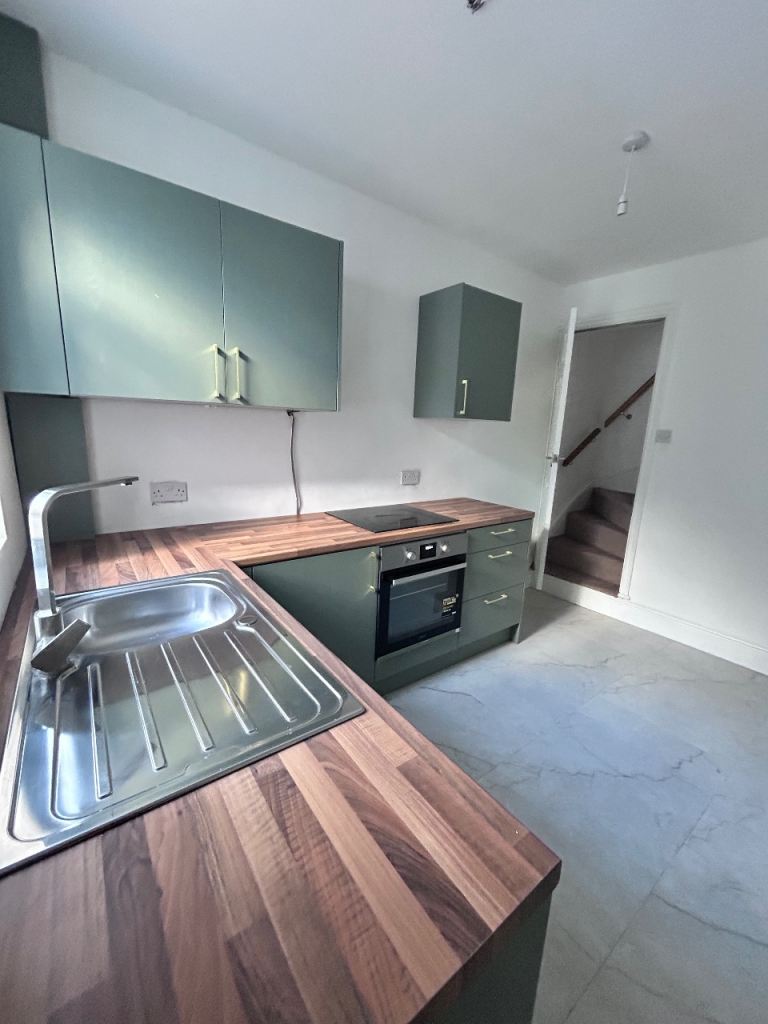 Mid Terrace walking distance to Hinckley City Centre