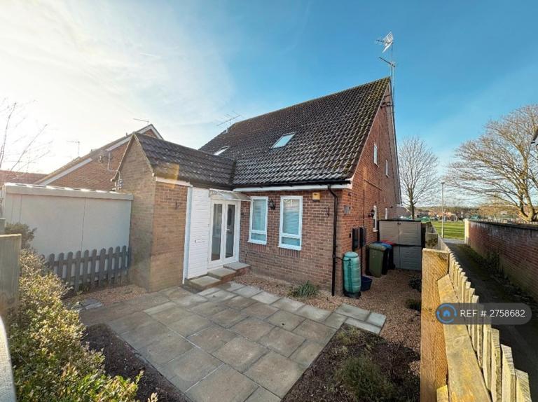 1 bedroom house in Mountsfield Close, Newport Pagnell, MK16 (1 bed) (#2758682)