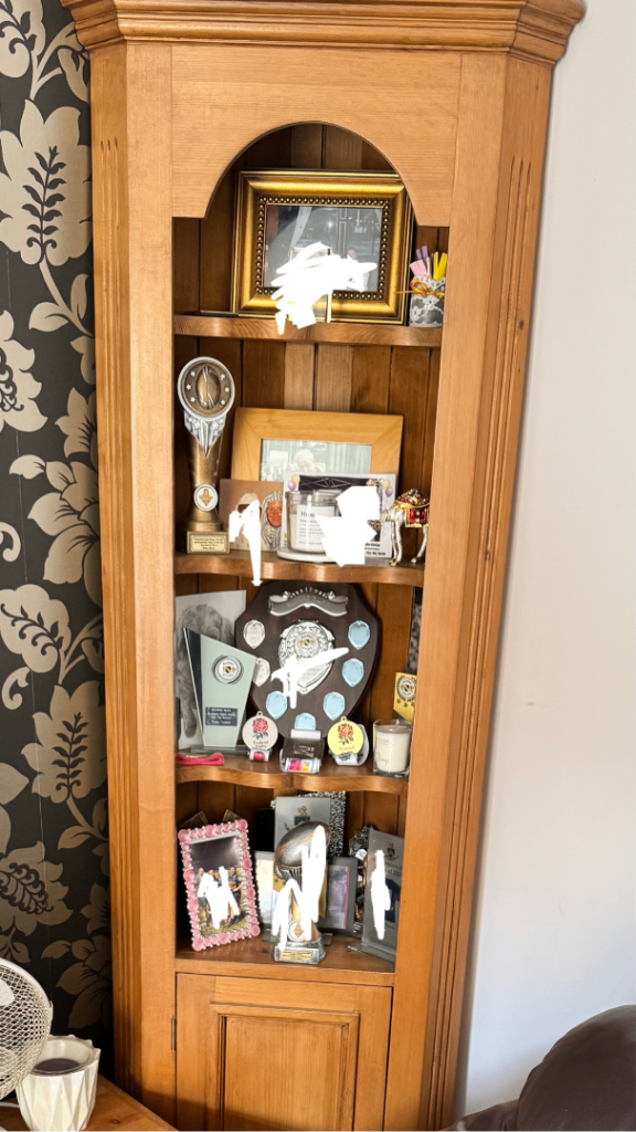 Corner unit, with cupboard. 