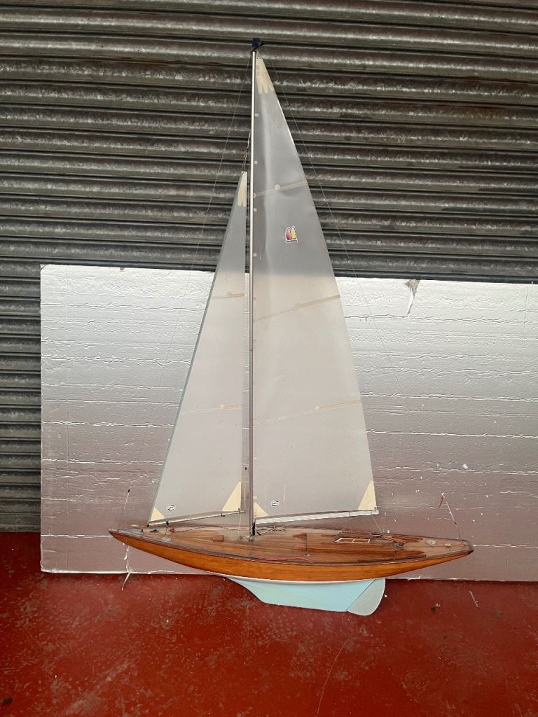 Wooden Model Sailing Yacht / RC Pond Yacht – VGC