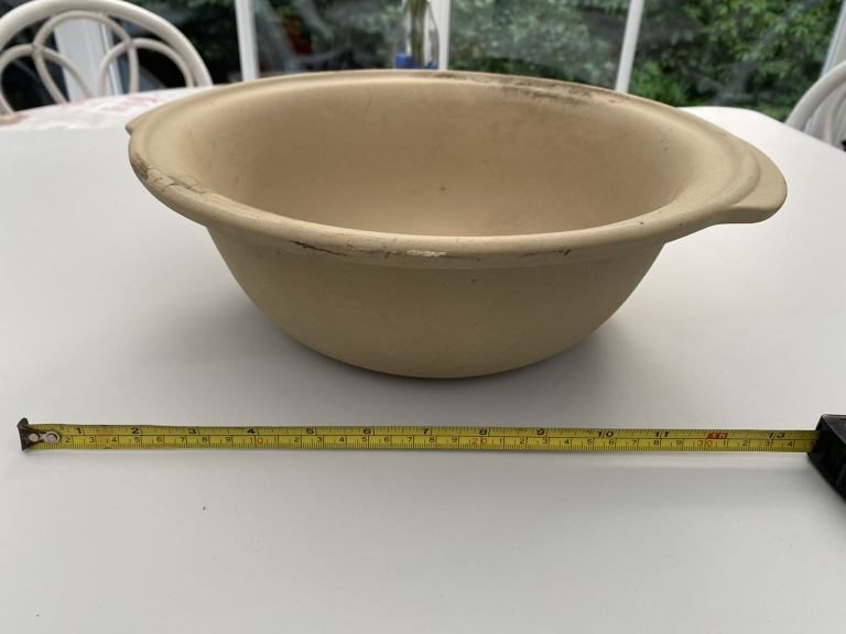 Pampered chef large mixing bowl, hardly used, very good condition
