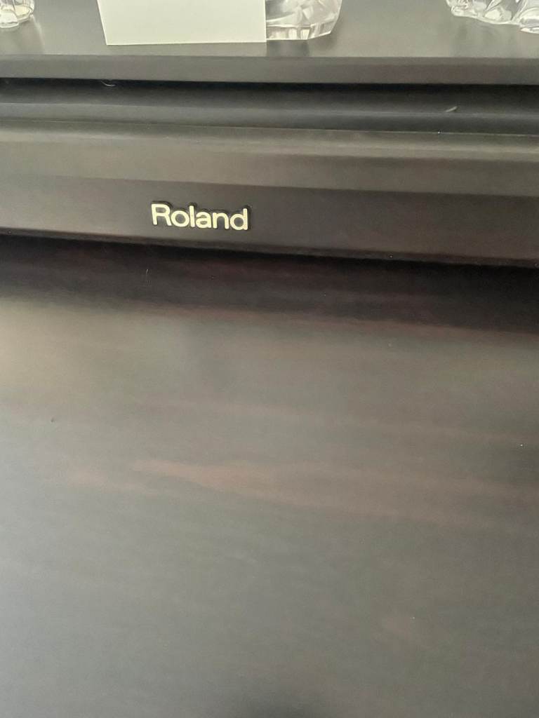 Roland HP3e digital piano £295