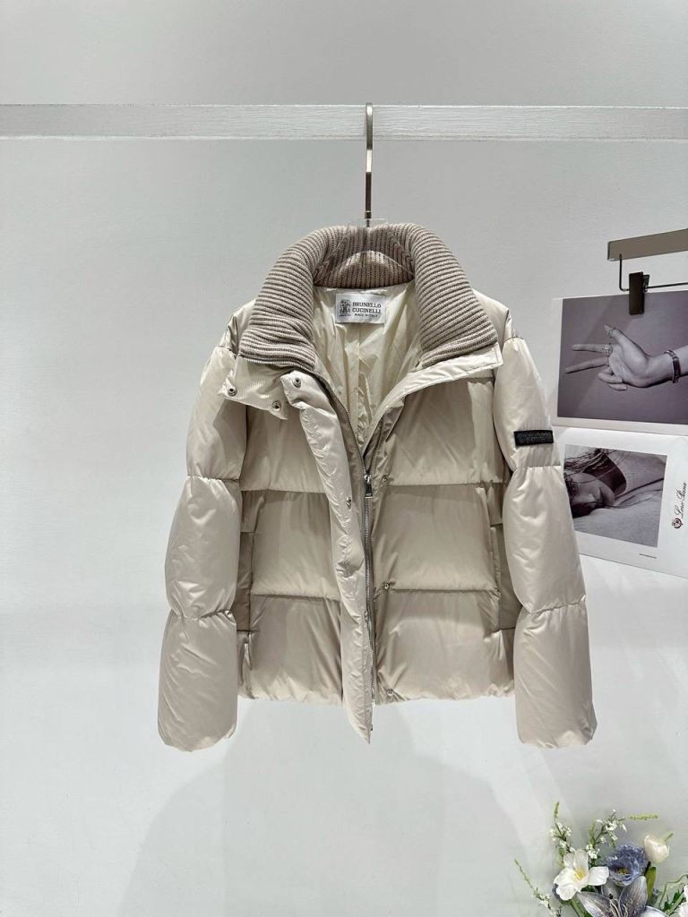 Women's Beige Puffer Jacket – As Good As New