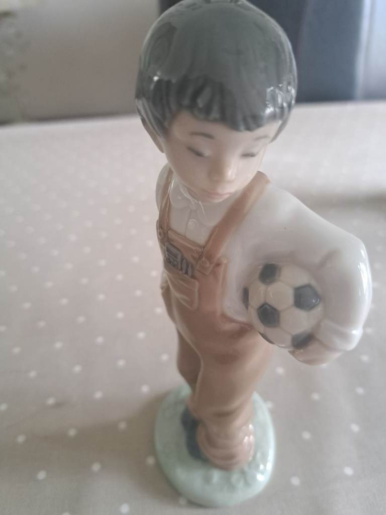  Nao by Lladro "little boy with ball" figure 