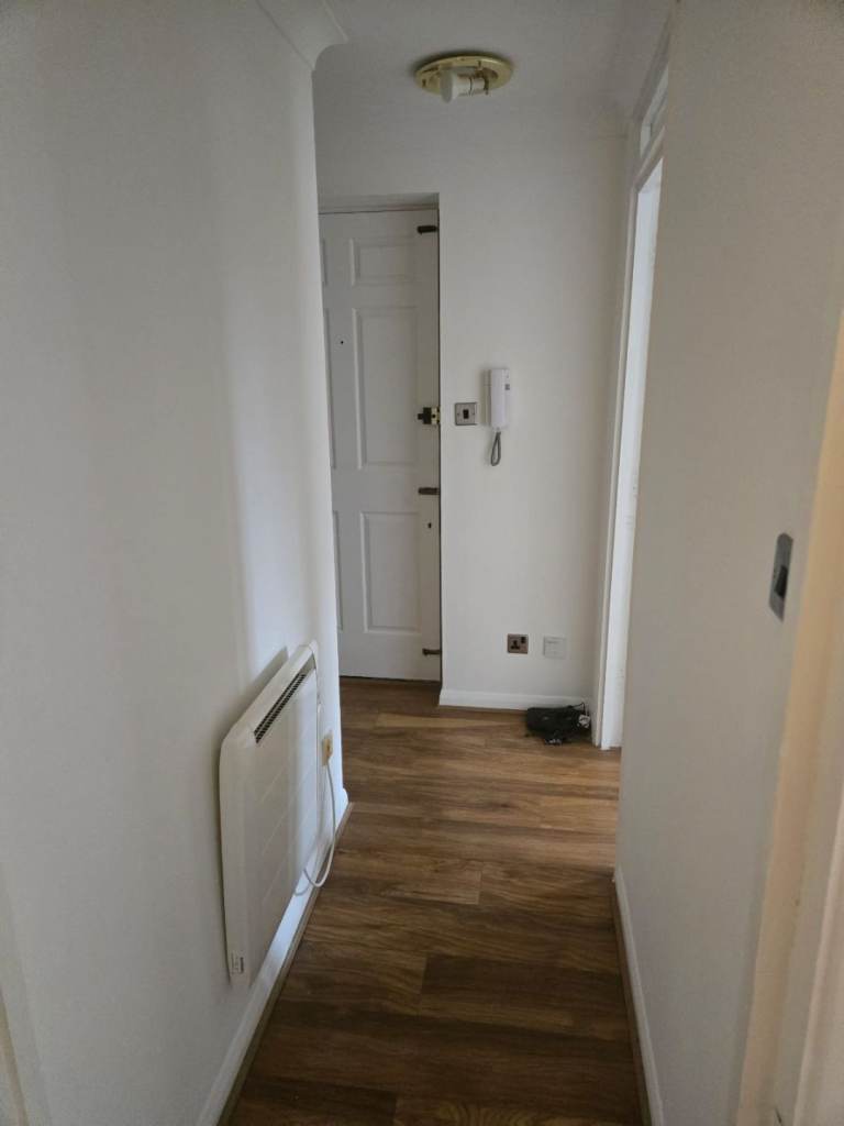 To let - one bedroom flat NW9