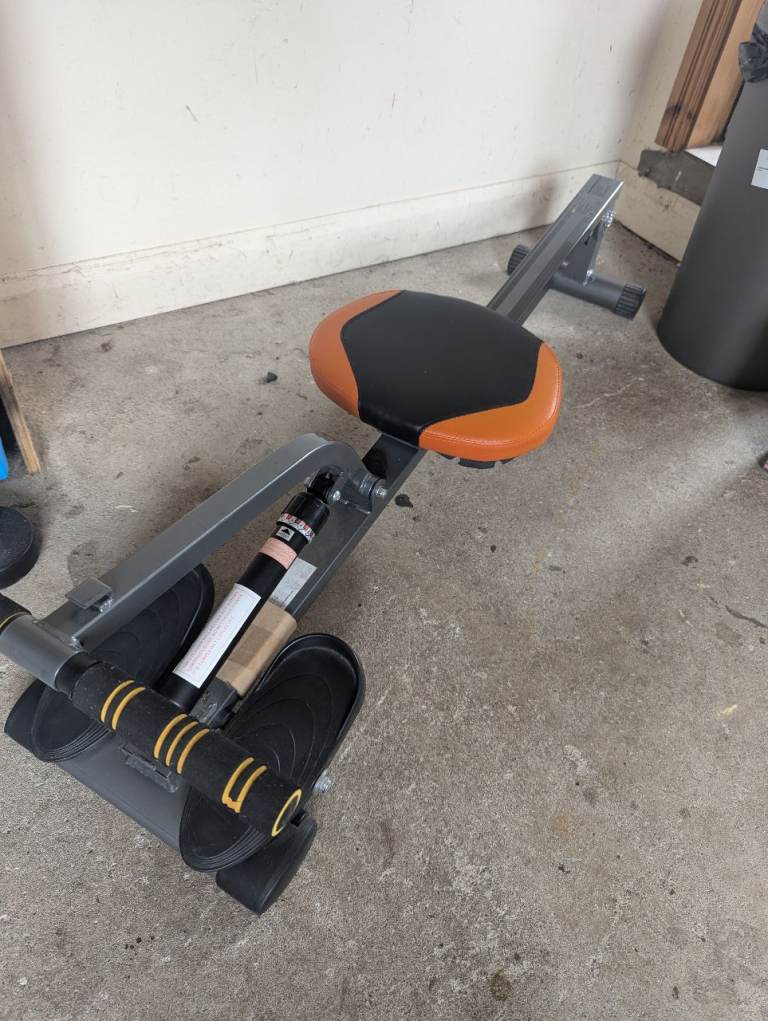 Rowing machine 