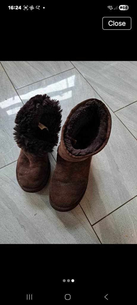 Genuine UGG Boots in Brown Suede – Good Condition