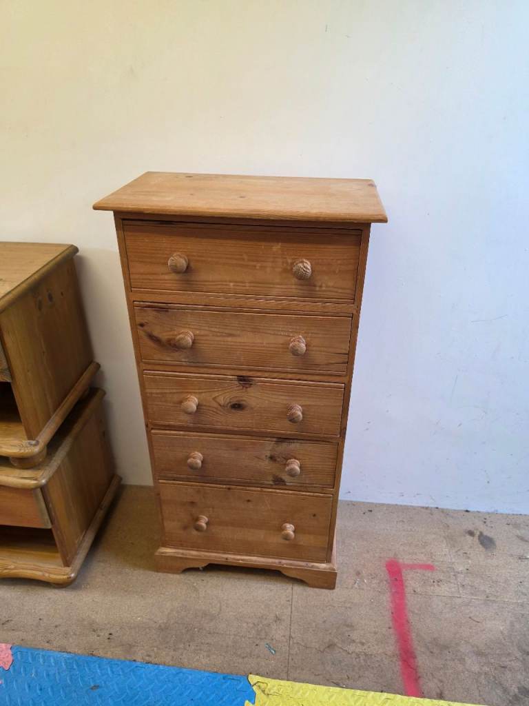 Pine Chest of Drawers - Good Condition