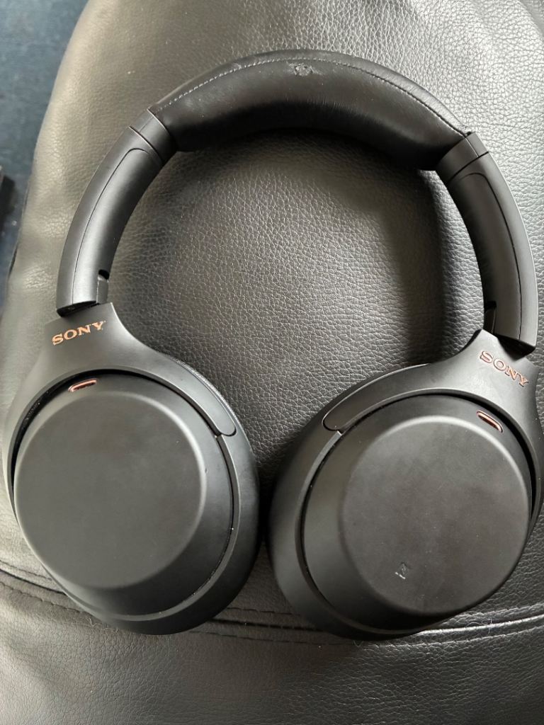 WH 1000XM4 Sony headphones 