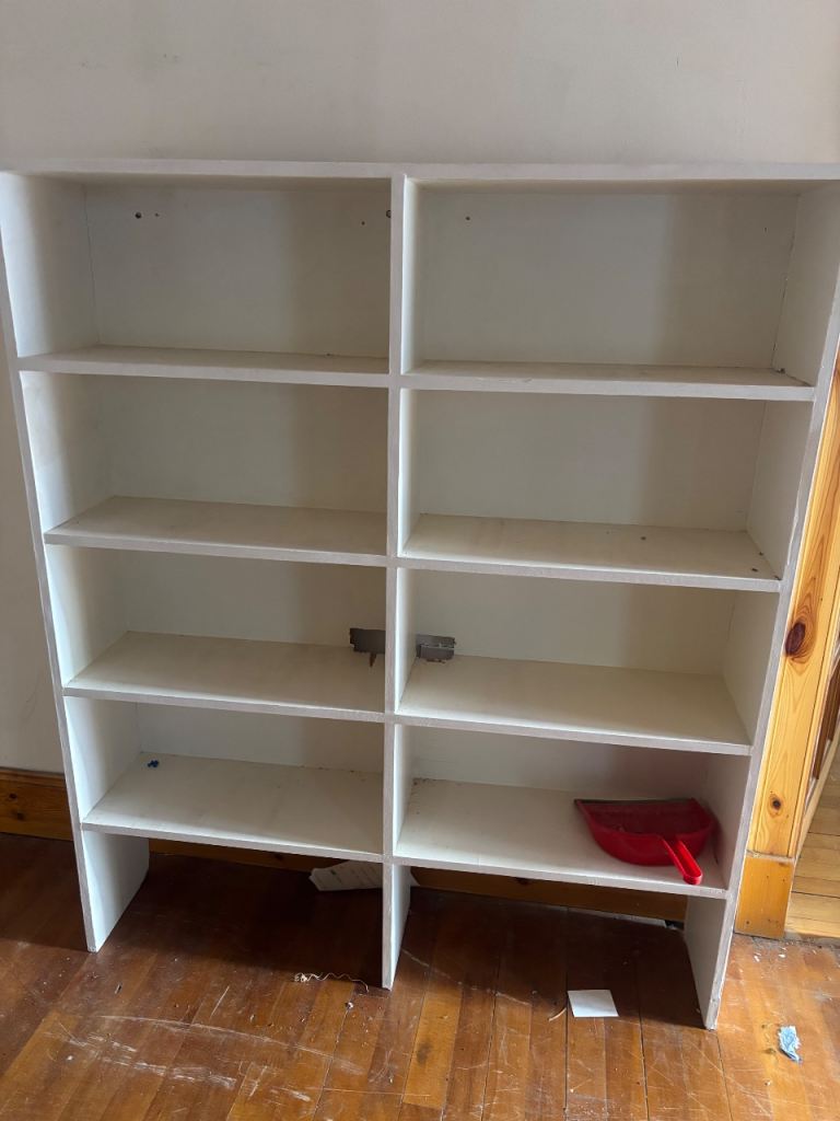 White wooden bookcasw