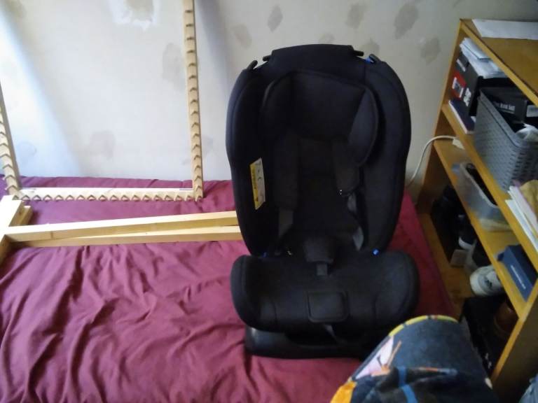Child car seat.    £20