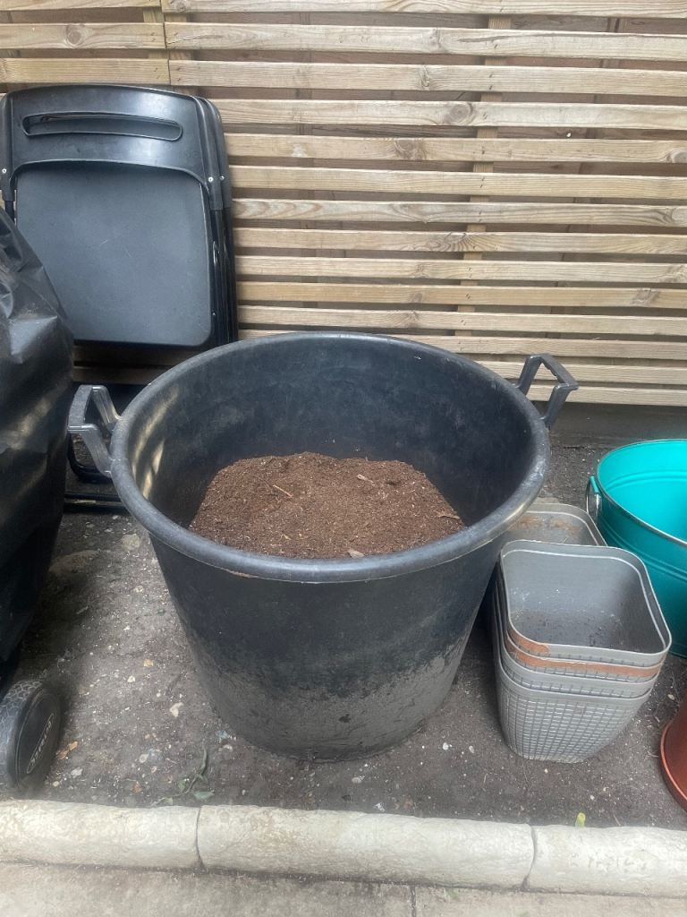 Large Black Plastic Garden Pot/Tub – Good Condition