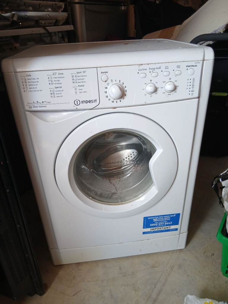 Indesit Washing Machine – White, Good Condition