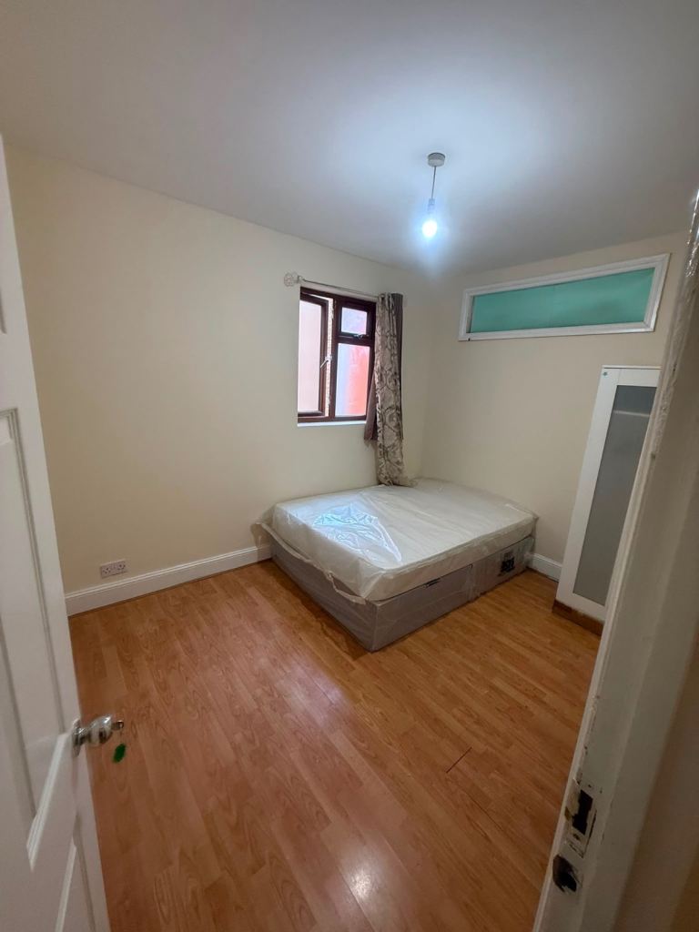 Room in Ilford | UC & DSS Accepted | No Deposit