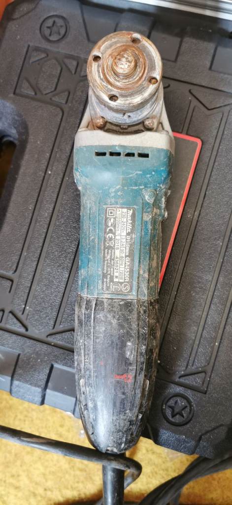 Makita 240v mains angle grinder 